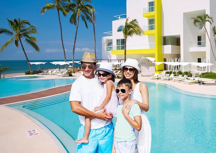 WINTER IS BETTER WHEN YOU TRAVEL! Krystal® Satélite María Bárbara Cidade do México WINTER IS BETTER WHEN YOU TRAVEL! Krystal® Satélite María Bárbara Cidade do México